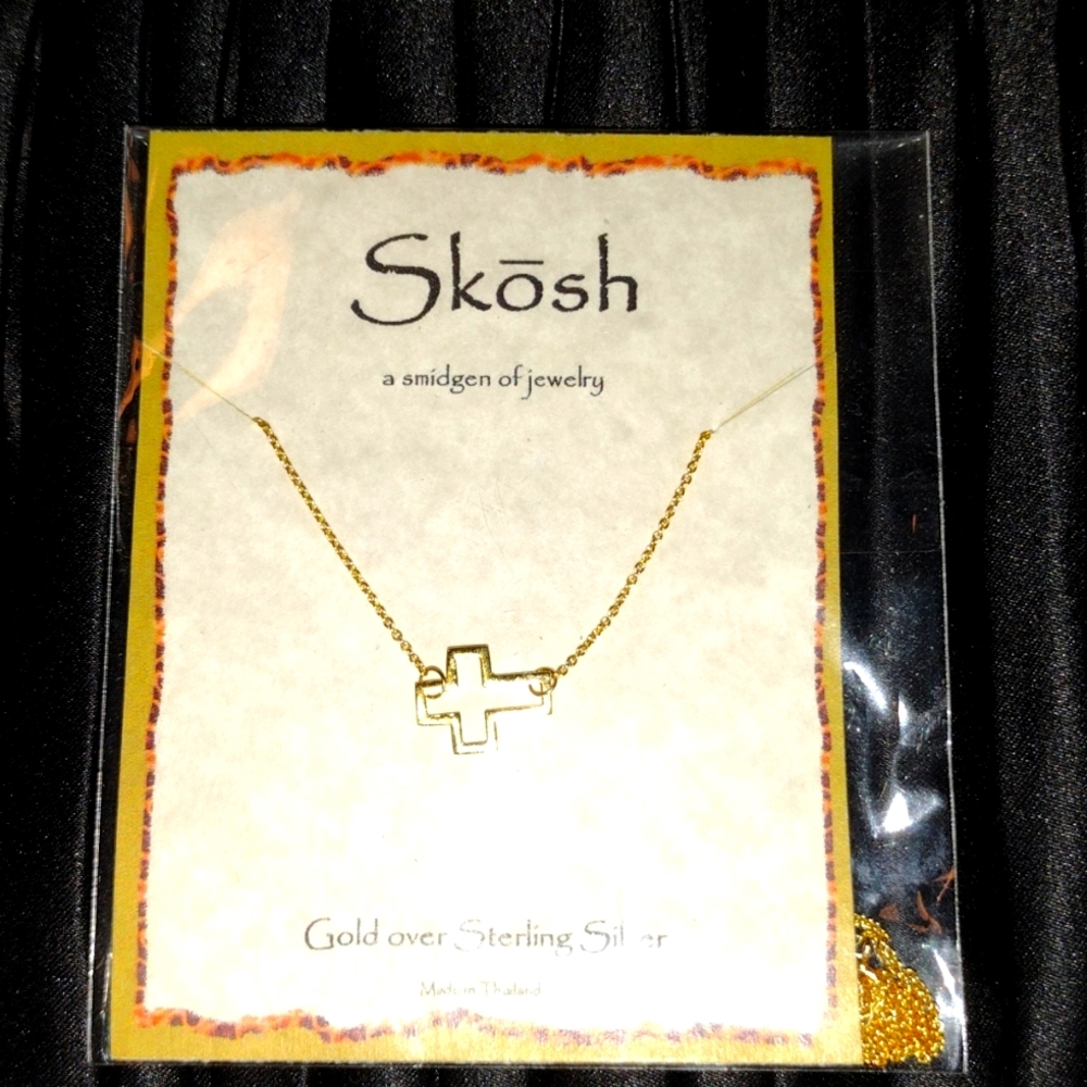 Ladies Necklace NWT